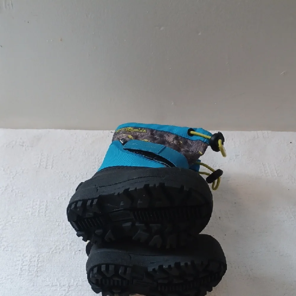 Columbia Kids' Blue and Black Winter Boots